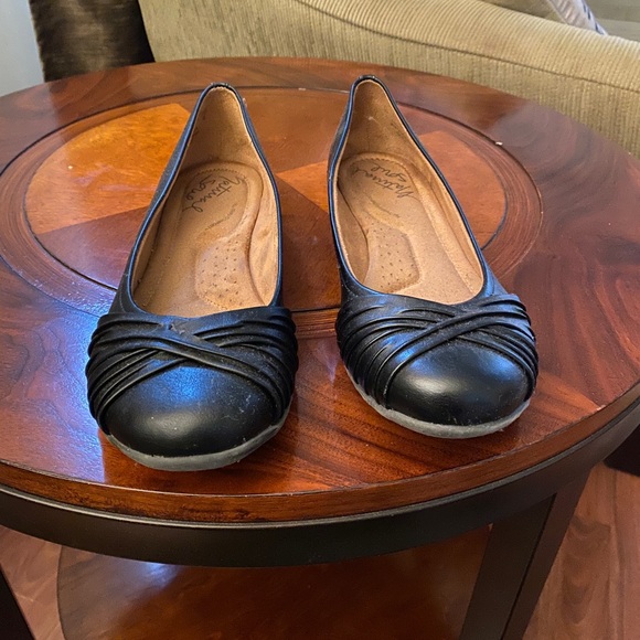 Women’s flats good condition black size 9 - Picture 1 of 2